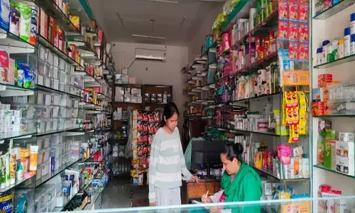 CG Koriya News: छत्तीसगढ़ में नशीली दवाओं के खिलाफ कार्रवाई, औषधि प्रतिष्ठानों में जांच जारी