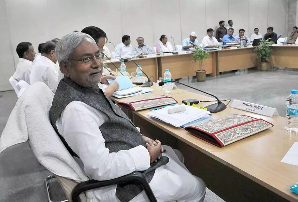 CM Nitish Kumar Cabinet Meeting :  बड़े शहरों में खुलेंगे फाइव स्टार होटल, परीक्षा शुल्क को लेकर भी हुए बड़े फैसले