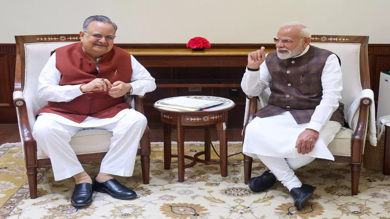 New Assembly Building In Chhattisgarh: दिल्ली में स्पीकर डॉ रमन सिंह की प्रधानमंत्री नरेंद्र मोदी से हुई मुलाकात, नए विधानसभा भवन के लोकार्पण का दिया आमंत्रण