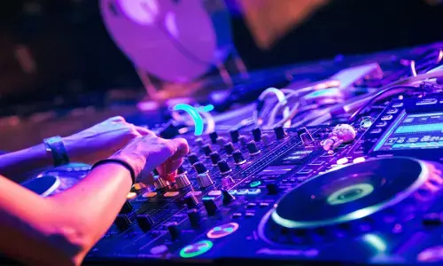 High Court News: छत्तीसगढ़ में डीजे बजाने वालों की खैर नहीं, लागू होगा कोलाहल नियंत्रण अधिनियम, हाई कोर्ट ने राज्य सरकार को दिए निर्देश