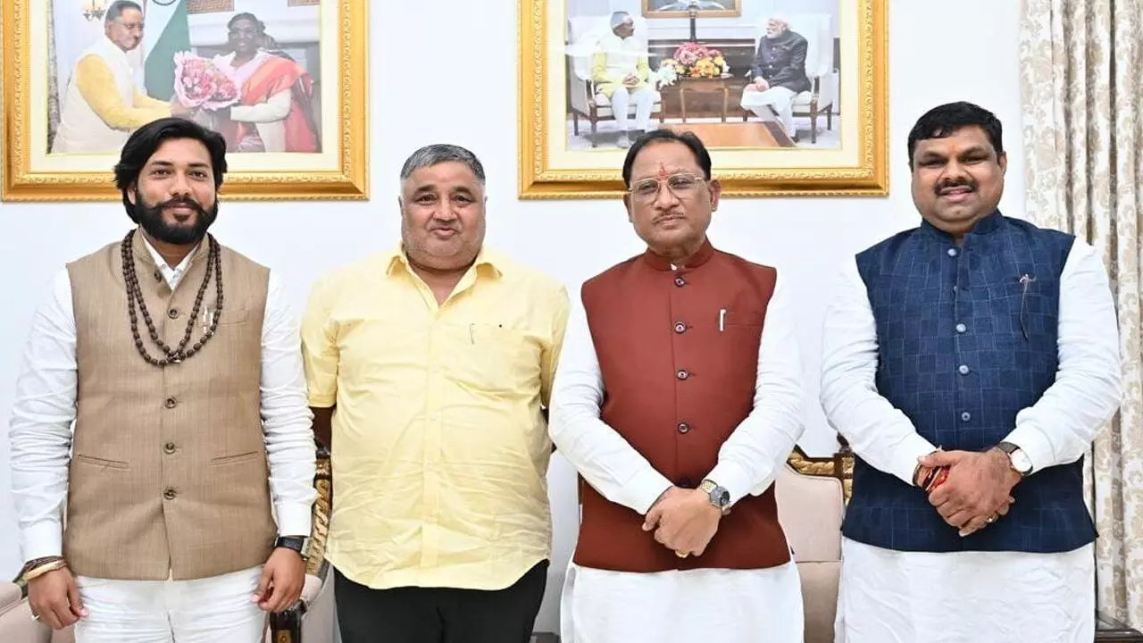 CG Political News: विष्णुदेव कैबिनेट में अजा वर्ग के दो मंत्री, अनुसूचित वर्ग के बीच पैठ बनाने की दिख रही कोशिशें