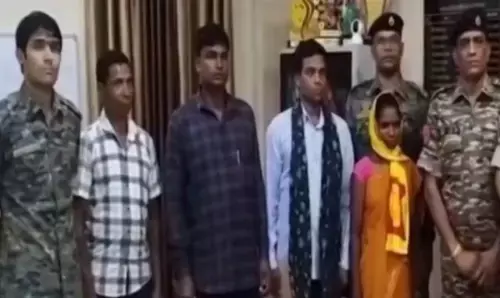 Naxalite Surrender in Kondagaon :   हमें भी जीना है आम जीवन ... इसी सोच के चलते 22 लाख रुपए इनामी 4 नक्सलियों ने किया आत्मसमर्पण