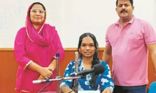 Third Gender News : जगदलपुर आकाशवाणी के युववाणी में सुनें थर्ड जेंडर तनीषा दास को, पहली बार किसी थर्ड जेंडर ने रिकार्डिंग रुम में कराई आवाज रिकॉर्ड