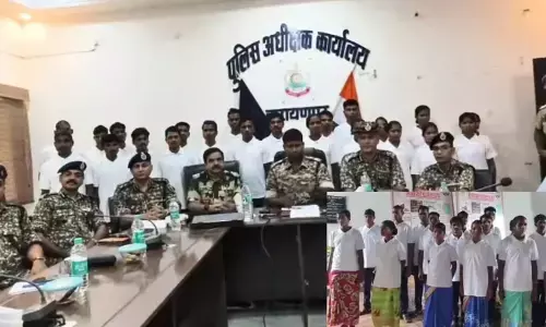 Naxalite Surrender : सुरक्षा बलों से काँप उठे नक्सलियों के रूह... नारायणपुर और दंतेवाड़ा में 55 लाख रुपये इनामी 29 नक्सलियों ने किया आत्मसमर्पण