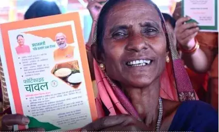 BPL Card Scam in Bastar : गरीबों का हक़ खा रहे लखपति और सरकारी अधिकारी...  यहाँ लाखों के टर्नओवर वाले भी बीपीएल कार्डधारी