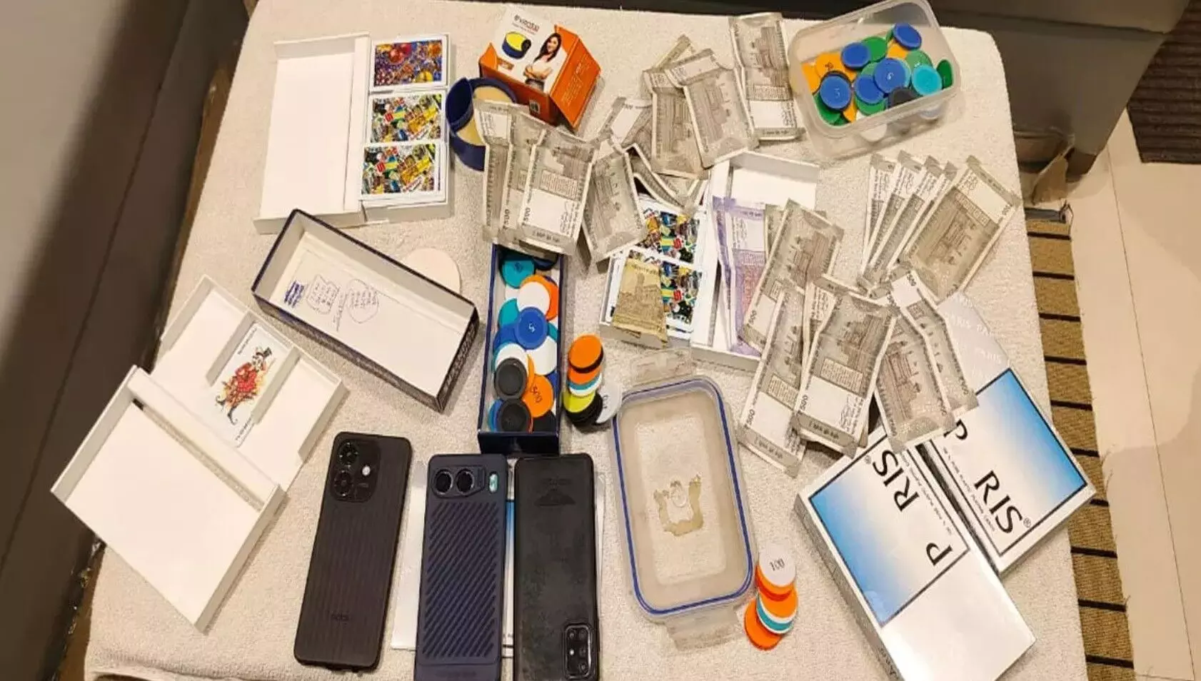 CG News: होटल के सुईट रूम में जुआ खेलते पकड़े गए... ... CG Top News 22 August: छत्तीसगढ़ की ताज़ा खबरें, टॉप CG News, राजनीति से अपराध तक, पढ़ें छत्तीसगढ़ की हर बड़ी खबर