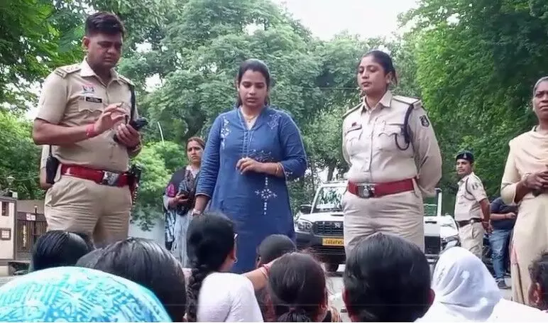 CG News: डिप्टी सीएम के बंगले के बाहर महिला ने की फिनायल पीने की कोशिश, पुलिस ने पहुंचाया अस्तपताल, अनुकंपा नियुक्ति की कर रही थी मांग...