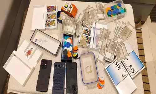 CG News: होटल के सुईट रूम में जुआ खेलते पकड़े गए जिला पंचायत सदस्य व रसूखदार, नकद और ताश की गड्डी बरामद