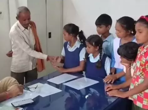 MP NEWS  : प्रिंसिपल है या जल्लाद... 5वीं की छात्रा को बेरहमी पीटा, मुंह से खून आने लगा, हथेली पर टूटा दांत लेकर थाने पहुंची