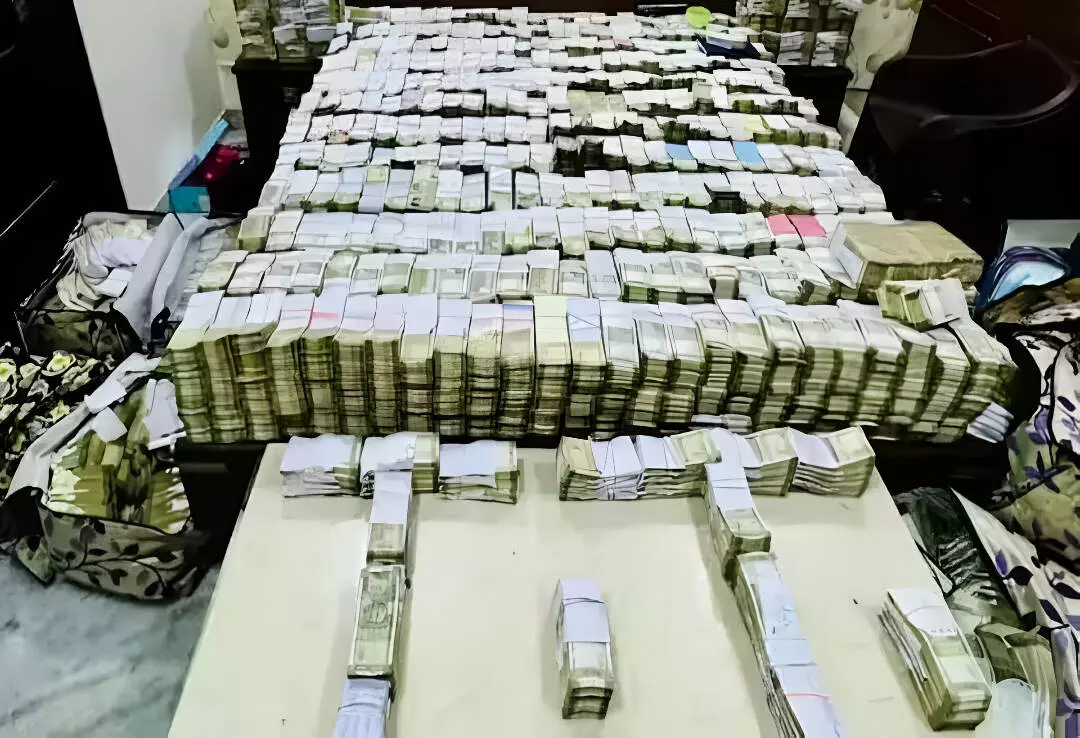 Betting Case: कांग्रेस MLA केसी वीरेंद्र गिरफ्तार, घर से मिला नोटों का पहाड़! गिनने के लिए लगानी पड़ीं मशीनें... इतना कैश देख कर हो जाओगे बेहोश Betting Case: कांग्रेस MLA केसी वीरेंद्र गिरफ्तार, घर से मिला नोटों का पहाड़! गिनने के लिए लगानी पड़ीं मशीनें... इतना कैश देख कर हो जाओगे बेहोश