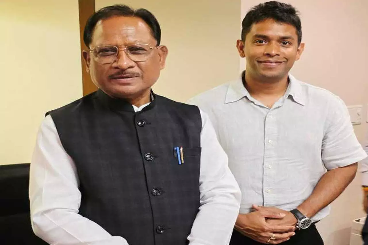 CG News: बस्तर के होनहार अविनाश तिवारी से टोक्यो में मिले मुख्यमंत्री विष्णुदेव साय, छत्तीसगढ़ में उद्योग स्थापना को लेकर हुई सकारात्मक चर्चा CG News: बस्तर के होनहार अविनाश तिवारी से टोक्यो में मिले मुख्यमंत्री विष्णुदेव साय, छत्तीसगढ़ में उद्योग स्थापना को लेकर हुई सकारात्मक चर्चा