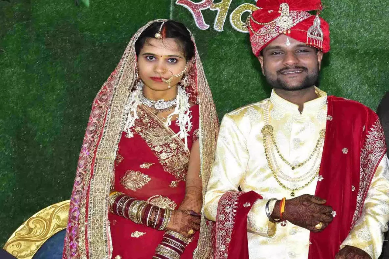 Durg News: टीआई साहब मैने अपनी पत्नी को मार डाला, तीजा से पहले गला दबाकर ले ली जान, फिर थाने में किया सरेंडर... एक साल पहले हुई थी शादी