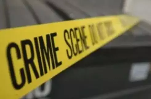 UP NEWS: स्कूल के क्लास रुम में 5वीं की छात्रा की हत्या..साथ पढ़ने वाले बच्चें ने दिया वारदात को अंजाम..मोबाइल चलानें में डूबे रहे शिक्षक