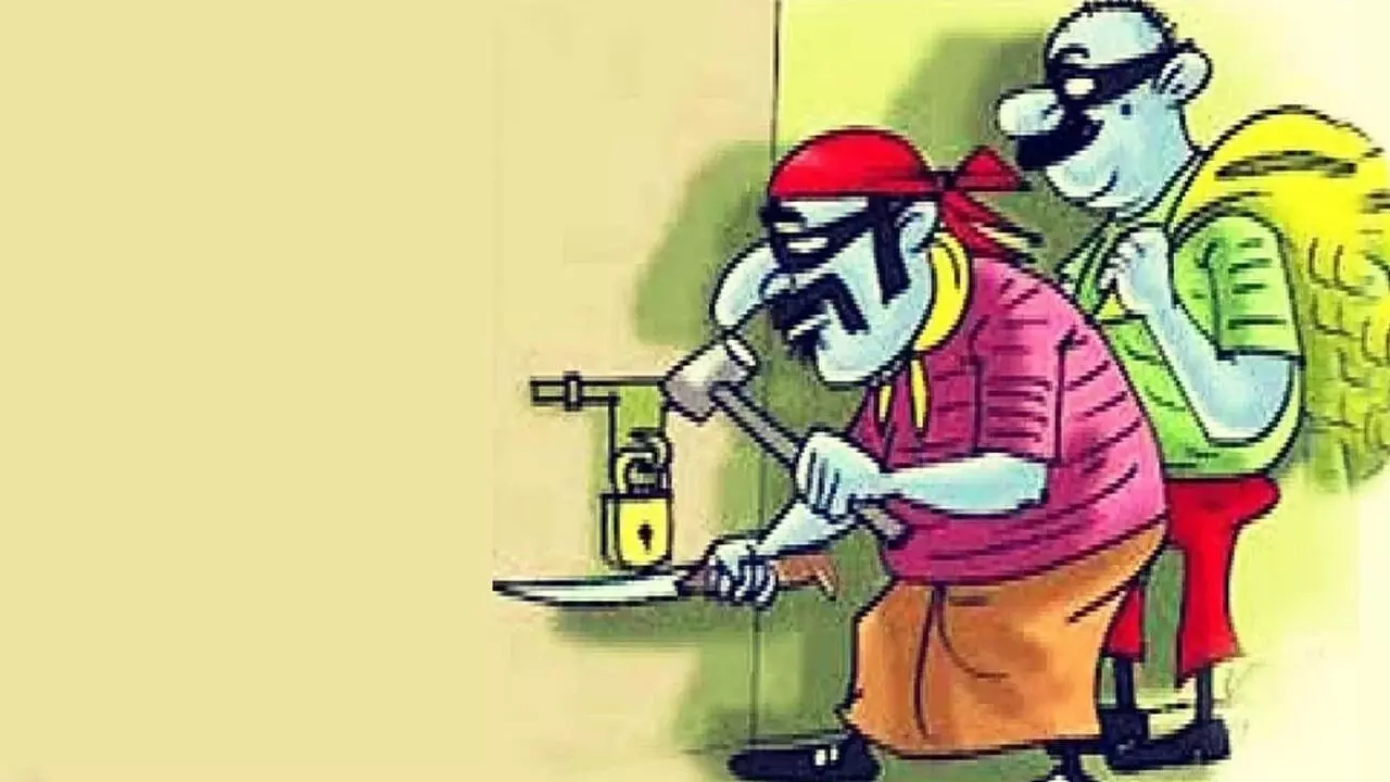 CG News: सरकारी स्कूल से 65 लाख की चोरी, प्राचार्या निलंबित, सरपंच पति पर होगी FIR, DPI ने दिए वसूली के आदेश