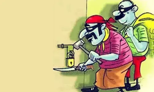 CG News: सरकारी स्कूल से 65 लाख की चोरी, प्राचार्या निलंबित, सरपंच पति पर होगी FIR, DPI ने दिए वसूली के आदेश