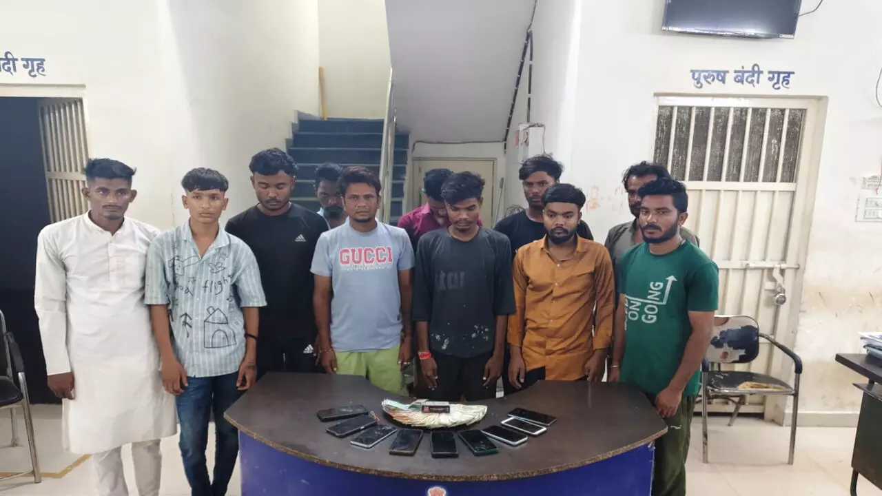 CG News: जुआ प्रकरण में पुलिस का दोहरा मापदंड! रसूखदारों को थाने से विदाई, आमजनों को कोर्ट के चक्कर