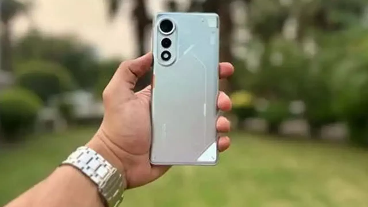 Tecno Pova Slim 5G Launch in india: अब तक का सबसे पतला 5G स्मार्टफोन, मिलेगा 3D कर्व्ड डिस्प्ले और Ella AI वॉइस असिस्टेंट, जानिए कब होगी लॉन्च`