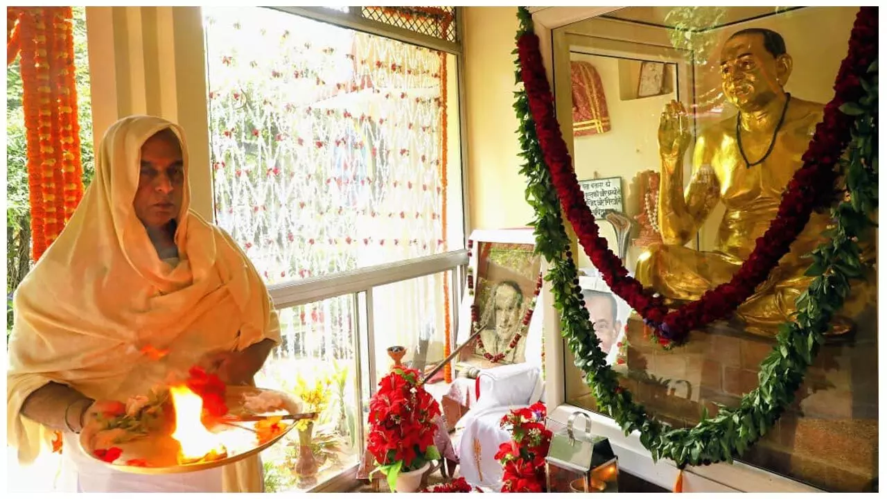 Baba Sambhav Ram: धन जरूरी मगर धन का सही उपयोग भी जानना भी आवश्यक, राष्ट्र और खुद की प्रगति हेतु विकृतियों से दूर होकर परिश्रम करेंः बाबा संभव राम...