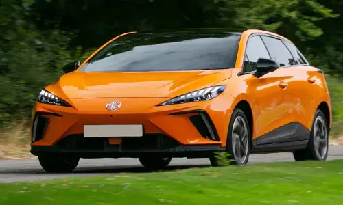 MG4 EV लॉन्च: 537 किमी की रेंज और Oppo स्मार्ट कॉकपिट के साथ, जानिए भारत में कब होगा लॉन्च और क्या होगी कीमत