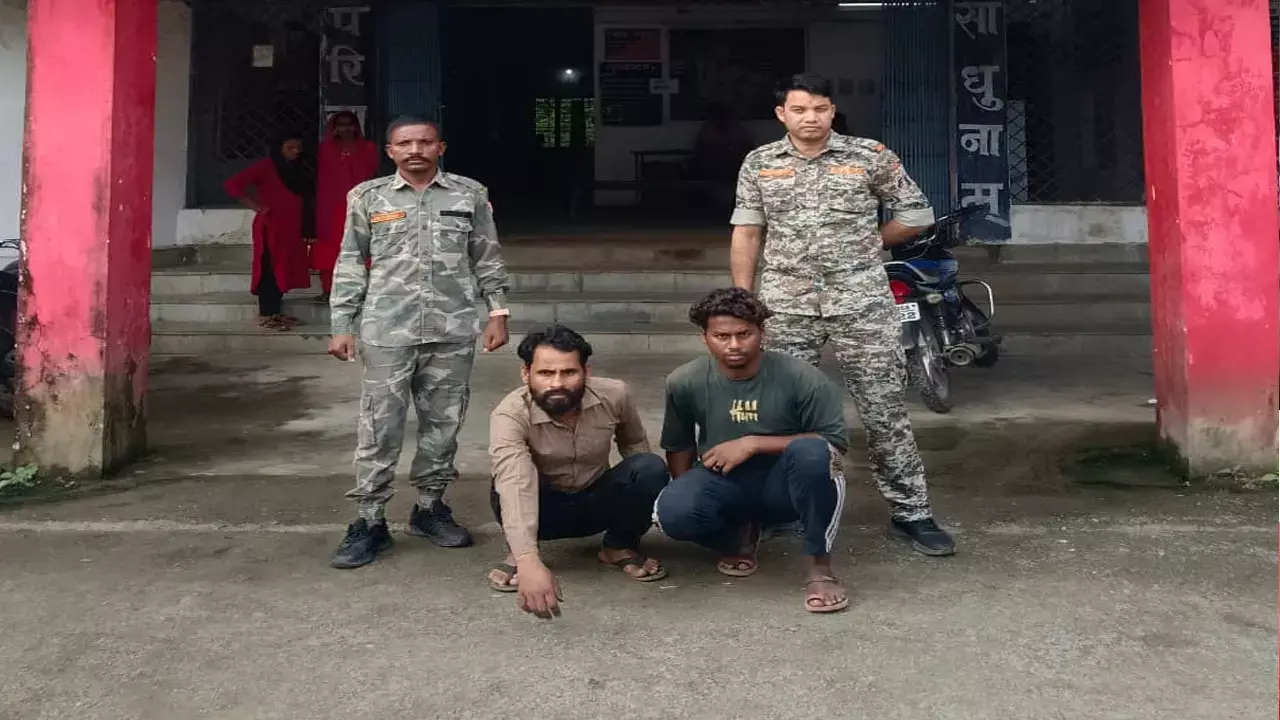 Raigarh News: दो लूटपाट कांड का पर्दाफाश, पुलिस ने शातिर बदमाशों को किया गिरफ्तार, मोटरसाइकिल बरामद