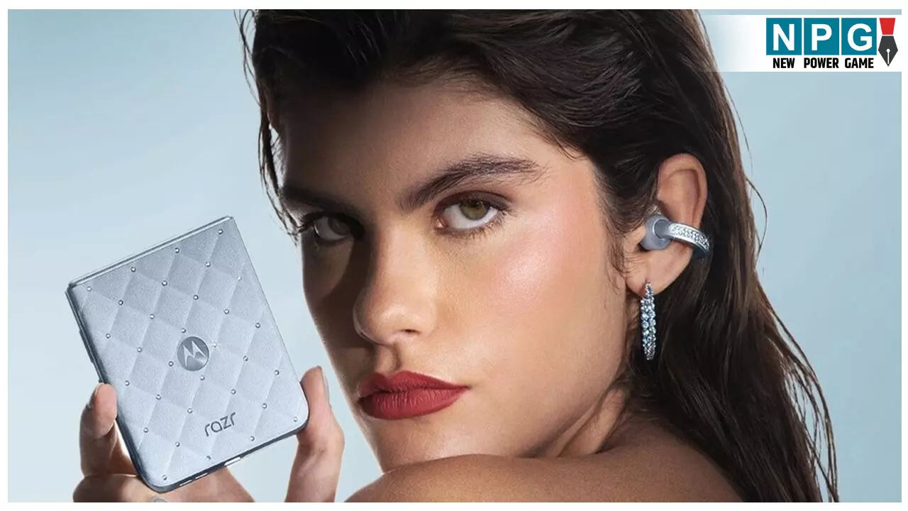 Motorola Razr 60 Brilliant Collection Launch: 35 असली Swarovski क्रिस्टल जड़ा हुआ फोन; साथ ही मिलेगा वायरलेस ईयरबड्स और भी बहुत कुछ। जानिए कीमत।