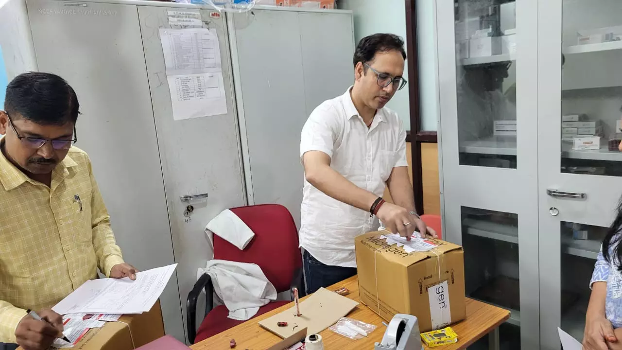 CG News: नशीली दवाओं पर छापेमारी, दो आरोपी पकड़ाये, भारी मात्रा में दवाइयां भी जब्त...