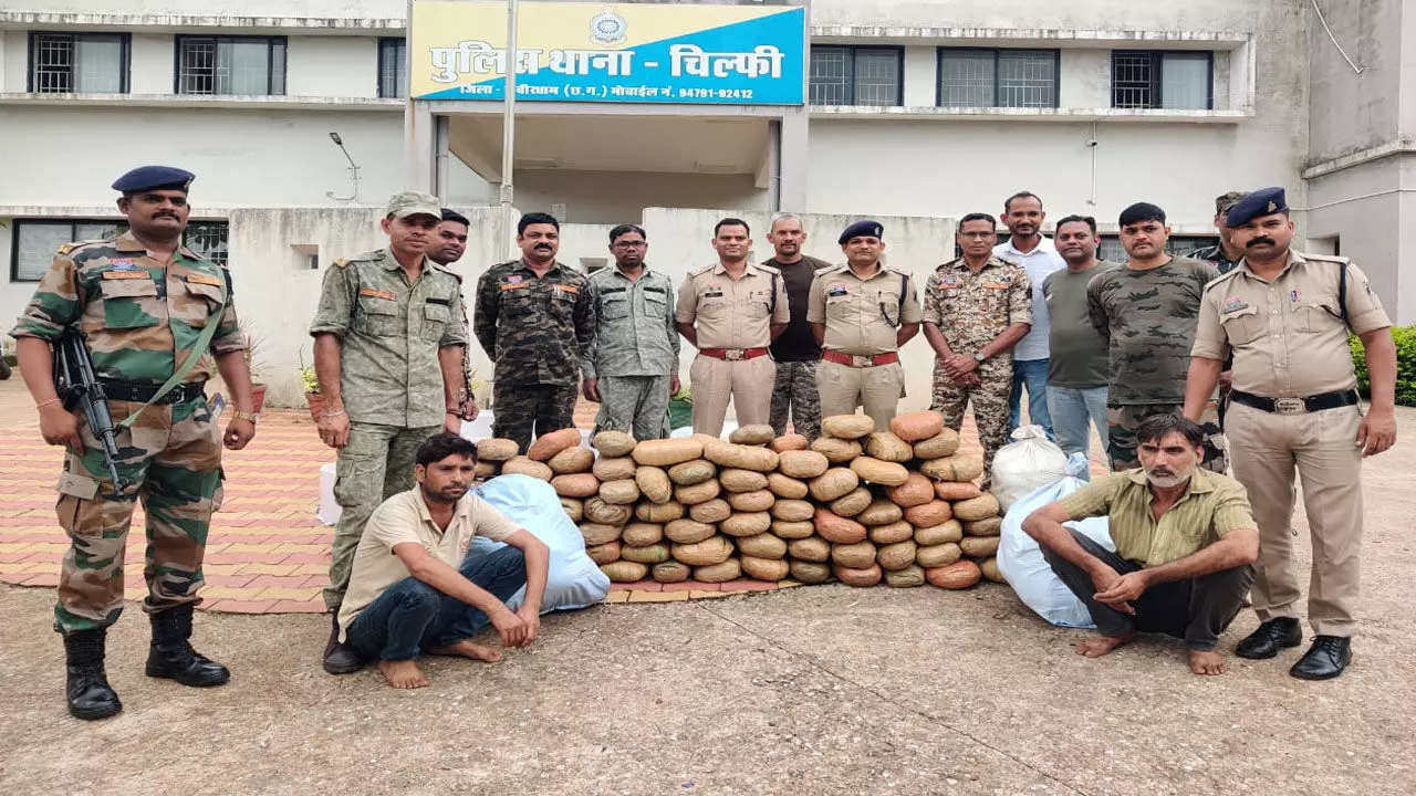 Kawardha News: 50 लाख का गांजा जब्त, ट्रक के गुप्त चेंबर में छिपाकर ले जा रहे थे 2 क्विंटल गांजा, पुलिस ने दो तस्कर को पकड़ा