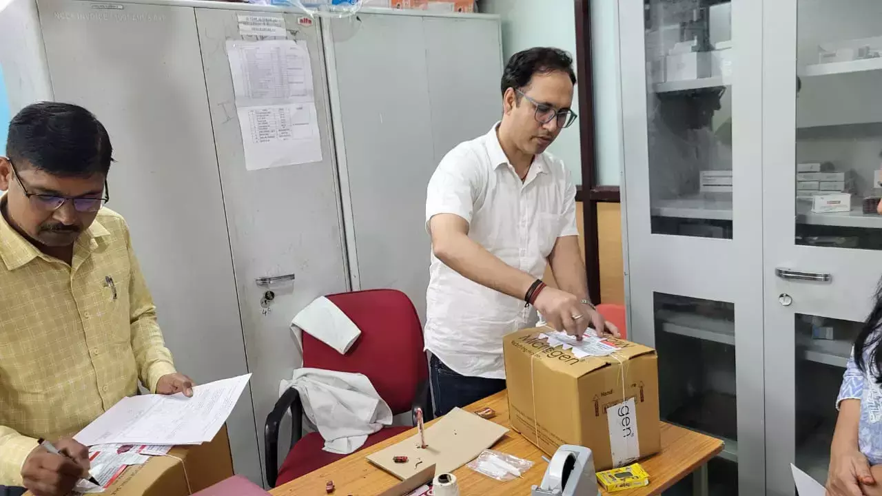 CG News: नशीली दवाओं पर छापेमारी, दो आरोपी पकड़ाये,... ... CG Top News 01 September: छत्तीसगढ़ की टॉप न्यूज़, शिक्षा, नौकरशाही से राजनीति तक, पढ़ें छत्तीसगढ़ की हर बड़ी खबर CG No. 1 न्यूज़ पोर्टल NPG न्यूज़ पर