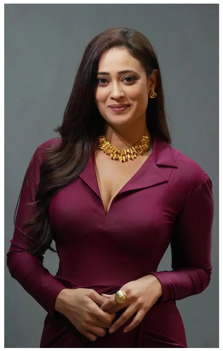 उफ्फ! 44 की उम्र में Shweta Tiwari लगाया ग्लैमर का ऐसा तड़का, इंटरनेट पर मचा कहर...