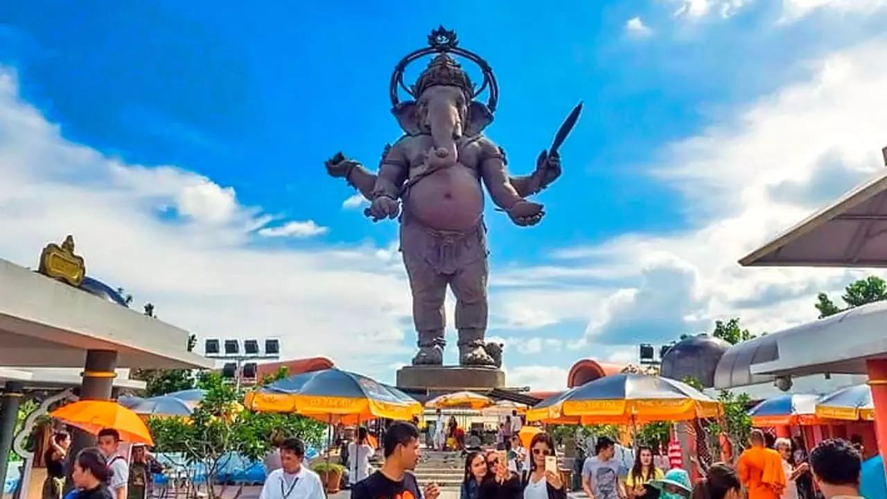 Ganeshotsav Special : भारत में हर शुभ कार्य और पूजन से पहले किया जाता है गणपति जी को याद... पर सबसे बड़ी प्रतिमा यहाँ Ganeshotsav Special : भारत में हर शुभ कार्य और पूजन से पहले किया जाता है गणपति जी को याद... पर सबसे बड़ी प्रतिमा यहाँ