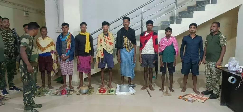 बीजापुर में सुरक्षाबलों की बड़ी कार्रवाई: 16 कुख्यात नक्सली गिरफ्तार; भारी मात्रा में विस्फोटक और नक्सल सामग्री बरामद