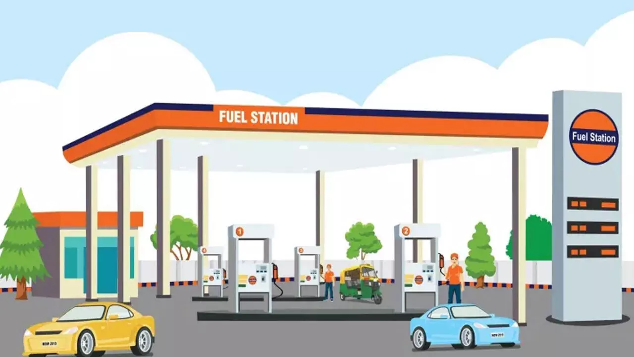 CG News: नो हेलमेट नो पेट्रोल अभियान का पालन न करना पड़ा भारी, नियम तोड़ने पर पेट्रोल पंप सील, कलेक्टर ने की कार्रवाई