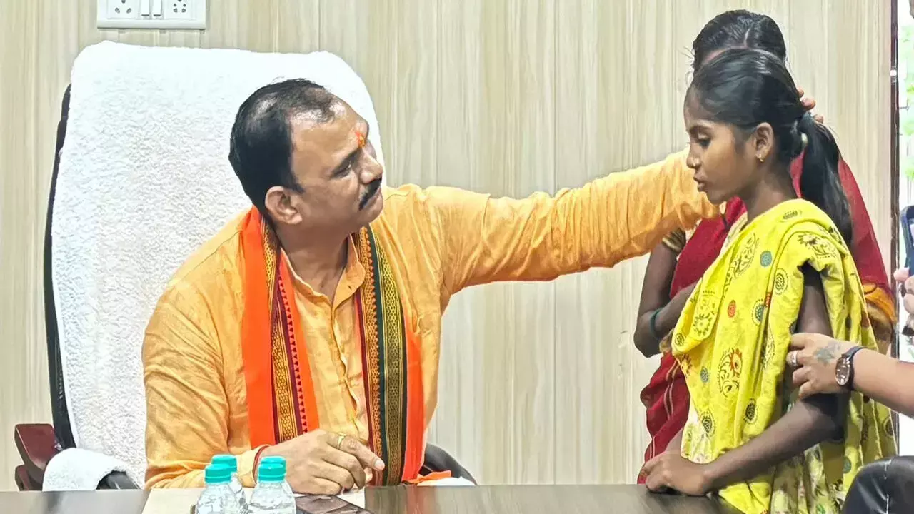 CG News: पापा, मैं ठीक हो जाऊंगी ना? – दिल की... ... CG Top News 02 September: छत्तीसगढ़ की टॉप न्यूज़, शिक्षा, नौकरशाही से राजनीति तक, पढ़ें छत्तीसगढ़ की हर बड़ी खबर CG No. 1 न्यूज़ पोर्टल NPG न्यूज़ पर