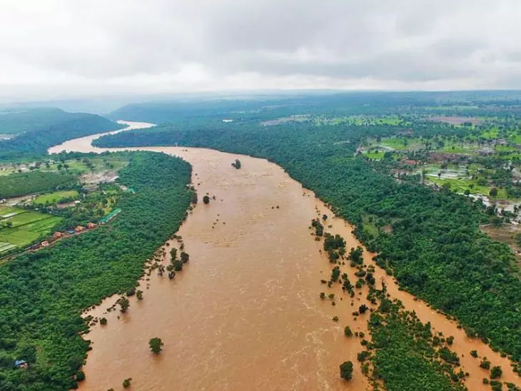 Bastar News :  इंद्रावती नदी में झाड़ियों और पत्थर के बीच मिला युवती का शव, सिर से लेकर दोनों हाथ गायब