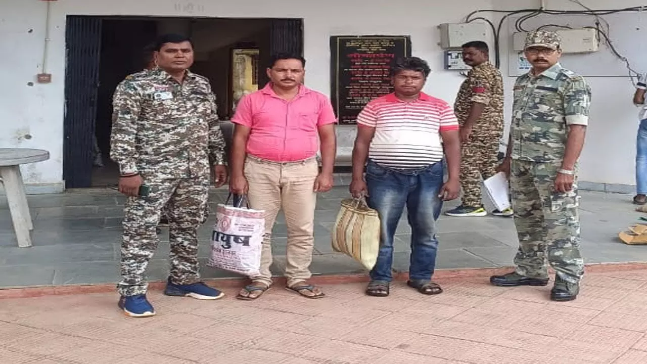 Balrampur News: भृत्य ने छात्र को टांगी से मारा, 10 वर्षीय बालक की मौत, छात्रावास अधीक्षक और भृत्य गिरफ्तार