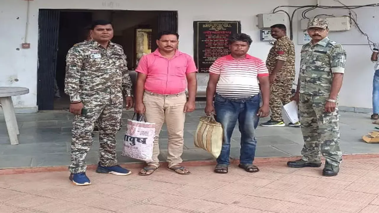 Balrampur News: भृत्य ने छात्र को टांगी से मारा, 10 वर्षीय बालक की मौत, छात्रावास अधीक्षक और भृत्य गिरफ्तार