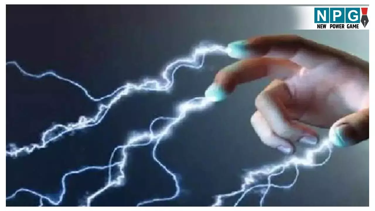 Durg News: अनुभवहीन कर्मचारी को चढ़ा दिया 11 हजार वोल्ट ट्रांसफार्मर पर, करंट लगने से बुरी तरह झुलसा, हालत गंभीर