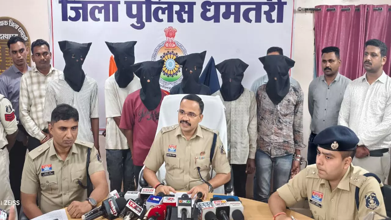 Dhamtari News: लूट के दौरान बुजुर्ग का मर्डर, 6 लूटेरे बुजुर्ग दंपति को बंधक बनाकर कर रहे थे लूट, विरोध किया तो चाकू घोंपकर मार डाला