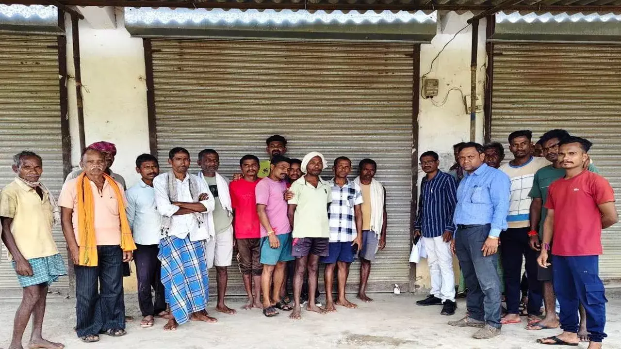 CG News: छत्तीसगढ़ में यूरिया की कालाबाजारी, महंगे दाम पर बेच रहा था दुकानदार, कृषि विभाग की बड़ी कार्रवाई, खाद गोदाम सील...