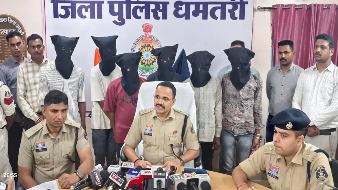 Dhamtari News: लूट के दौरान बुजुर्ग का मर्डर, 6 लूटेरे बुजुर्ग दंपति को बंधक बनाकर कर रहे थे लूट, विरोध किया तो चाकू घोंपकर मार डाला