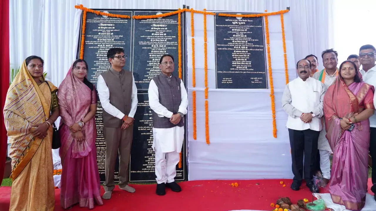CG News: 4000 पंचायतों में शुरू होंगे अटल डिजिटल सेवा केंद्र, CM विष्णुदेव ने खरसिया में की कई बड़ी घोषणाएं, रेलवे ओवरब्रिज सहित 66.84 करोड़ के विकास कार्यों का भूमिपूजन