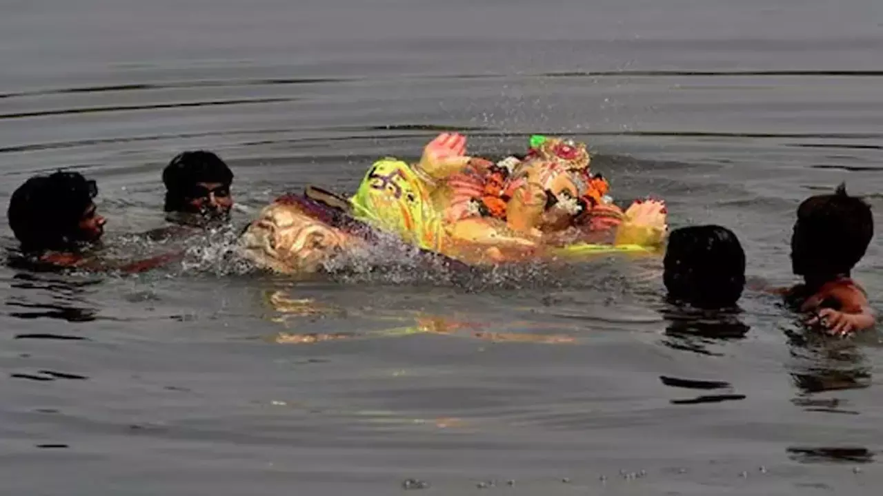 Raipur News: गणेंश विसर्जन के दौरान हादसा, तालाब में डूबा युवक, रेस्क्यू टीम ने निकाली लाश, राजस्थान का रहने वाला था मृतक...