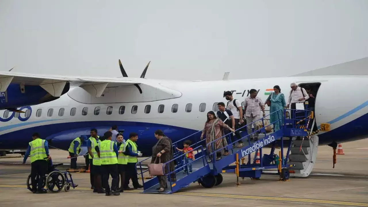 CG News: बस्तर एयरपोर्ट से अब तक तीन लाख यात्रियों ने भरी उड़ान, बड़े शहरों से सीधे जुड़ा बस्तर संभाग