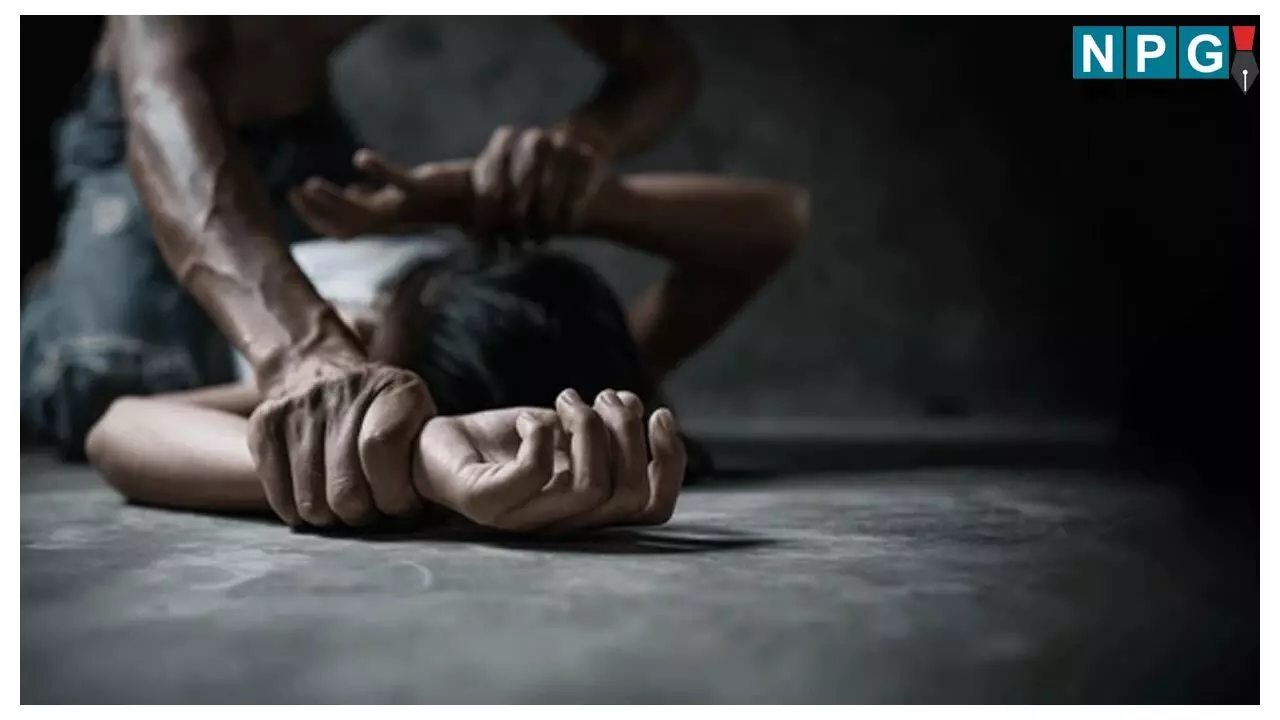 Balrampur Rape News: जंगल में मवेशी चराने गई युवती के साथ दरिंदगी, जान से मारने की धमकी देकर किया दुष्कर्म, आरोपी गिरफ्तार Balrampur Rape News: जंगल में मवेशी चराने गई युवती के साथ दरिंदगी, जान से मारने की धमकी देकर किया दुष्कर्म, आरोपी गिरफ्तार