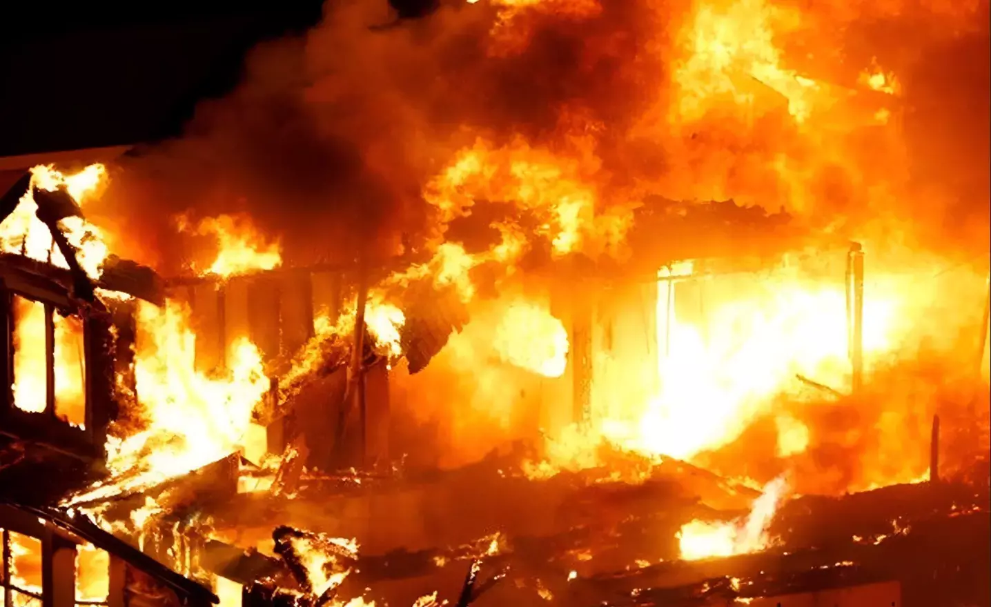 Breaking News Hindi: AC हुआ ब्लास्ट! पूरा घर जलकर खाक, 3 लोगों की दर्दनाक मौत, जानिए कैसे हुआ हादसा?