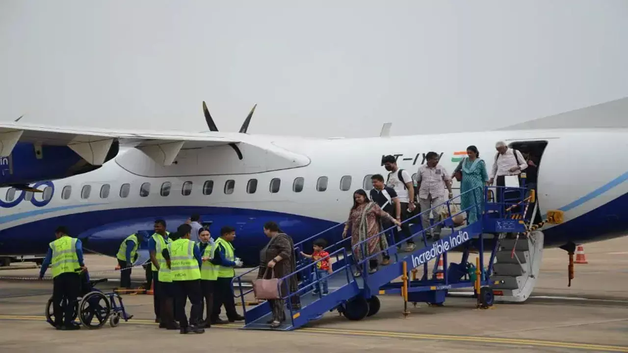 CG News: बस्तर एयरपोर्ट से अब तक तीन लाख यात्रियों ने भरी उड़ान, बड़े शहरों से सीधे जुड़ा बस्तर संभाग