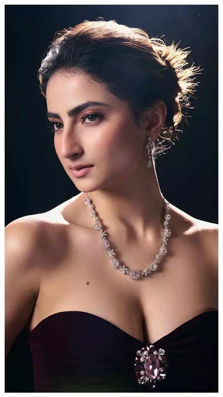 बिजली गर्ल बन Palak Tiwari ने दिखाया ऐसा बोल्ड लुक, दीवाने हो गए सब...