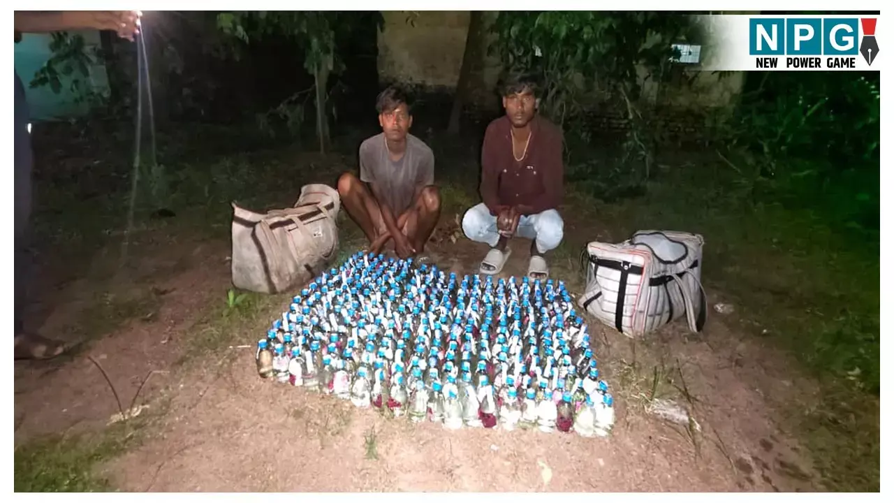 Kabirdham News: CG पुलिस की सख्त कार्रवाई, अवैध शराब की बिक्री करने आये 2 आरोपी गिरफ्तार, 6 पेटी शराब जब्त