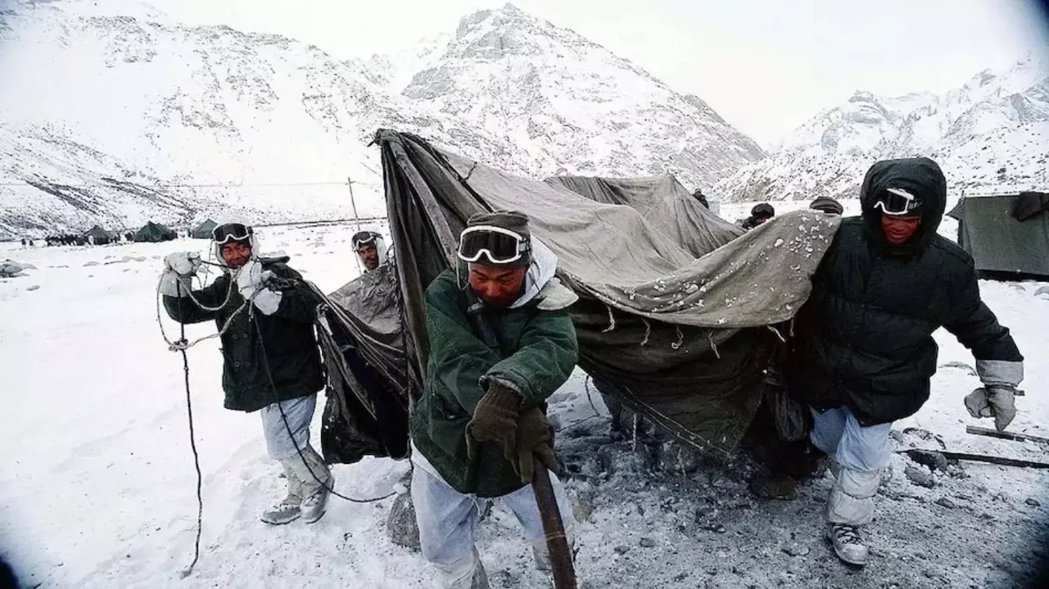 बड़ी खबर: सियाचिन ग्लेशियर में भीषण हिमस्खलन; सेना के 3 जवान शहीद, रेस्क्यू ऑपरेशन जारी..