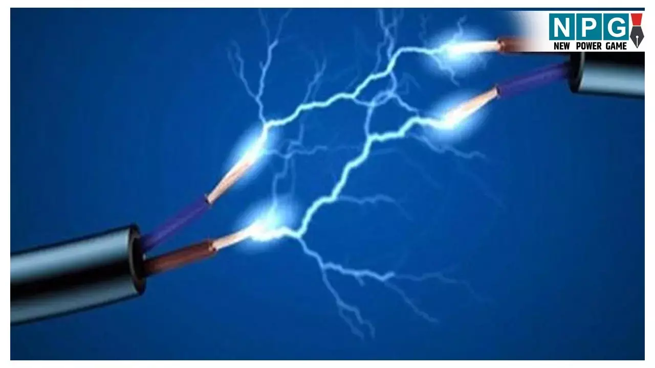 Balrampur News: होर्डिंग लगाने के दौरान हादसा! हाई टेंशन लाइन के संपर्क में आया लोहे का एंगल, करंट लगने से 1 की मौत, 3 बुरी तरह झुलसे